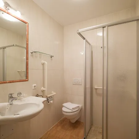 兰德豪斯加塞酒店 3*