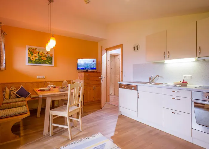 מלון דירות Gasser 3*